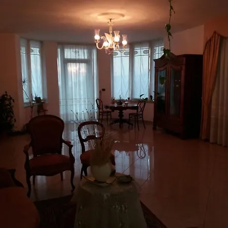 Lucia Bed & Breakfast Mondragone
