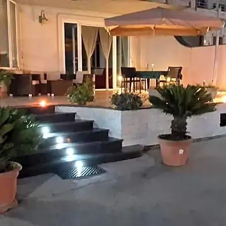 Oda ve Kahvaltı Lucia Mondragone